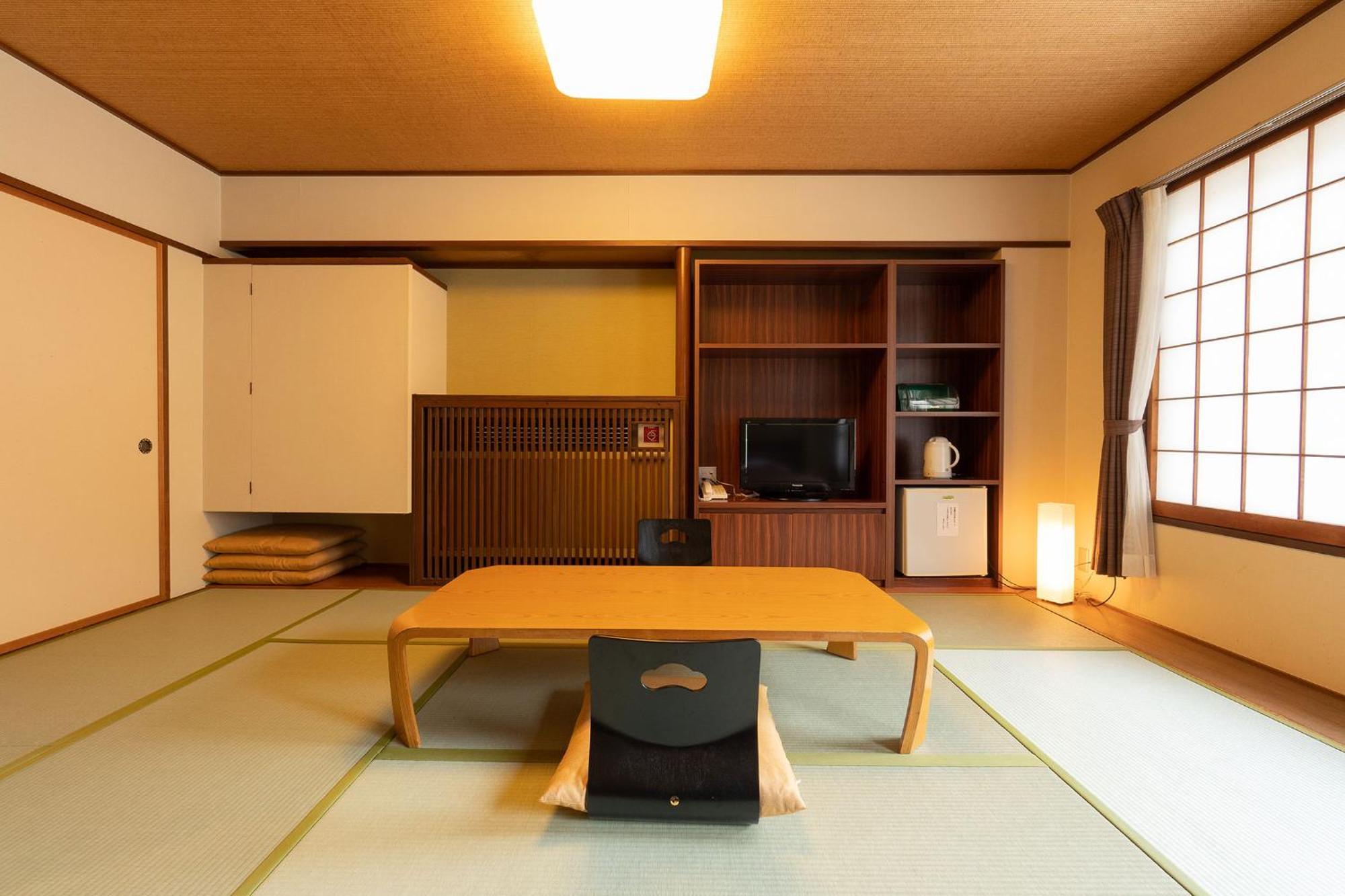旅館 大江戸温泉物語 東山グランドホテル 3*